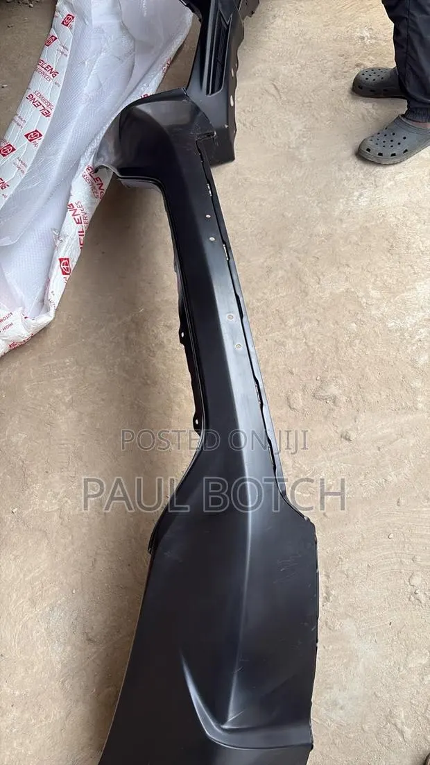 Honda CR-V 2017-2019 Top/Upper Bumper · Photo 1