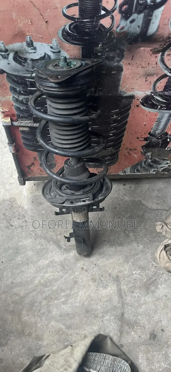 Nissan Rogue /Nissan Quashqai 14-18 Front Shocks · Photo 1