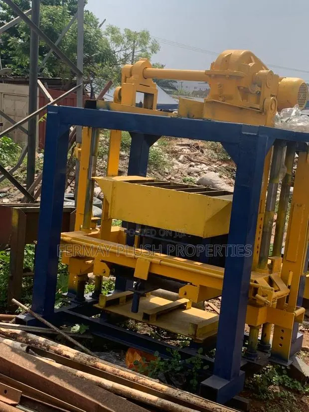 Original Concrete Self Load Block Machine · Photo 1