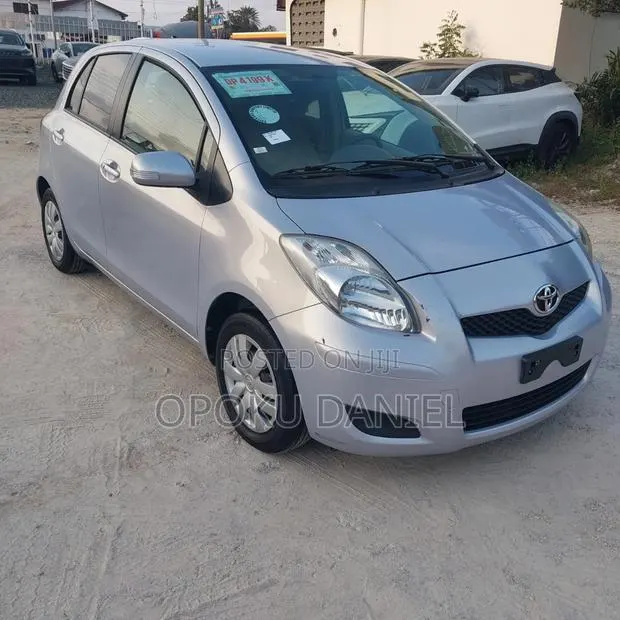 Toyota Vitz 2009 Purple · Photo 1