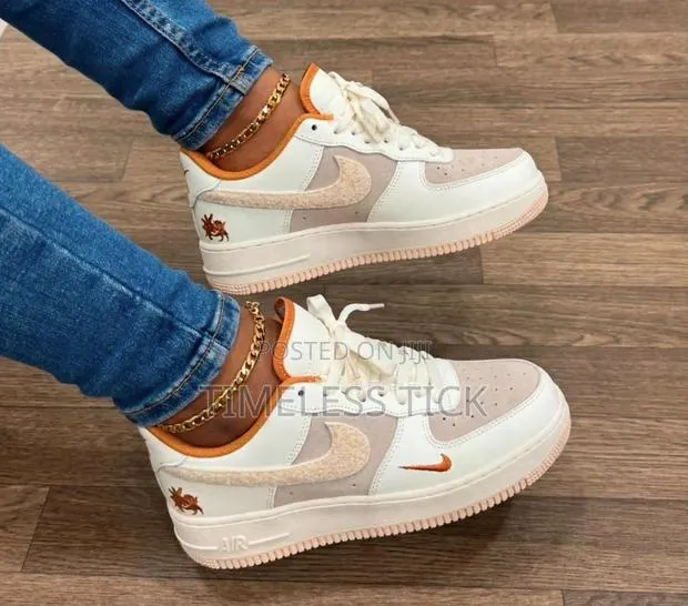 Nike Sneakers · Photo 1