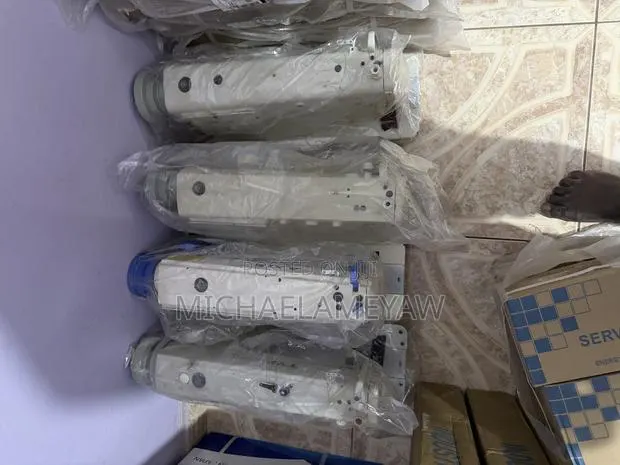 Typical Industrial Sewing Maching With Complete Accessories