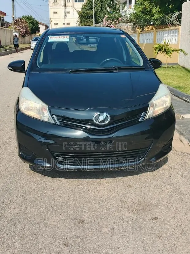 Toyota Vitz 2013 Black · Photo 1