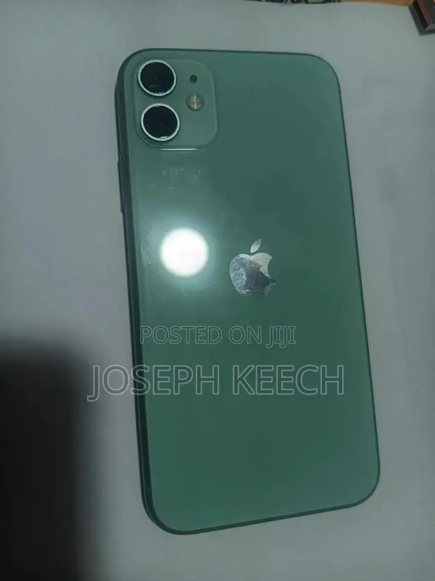 Apple iPhone 11 128 GB Green · Photo 1