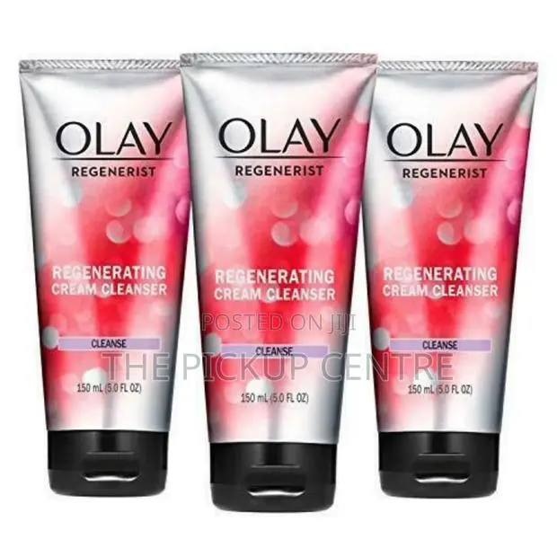 Olay Regenerist Regenerating Cream Face Cleanser · Photo 1