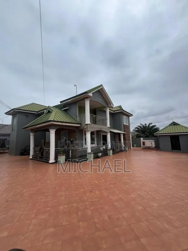 6bdrm Duplex in Pentecost for sale · Photo 1