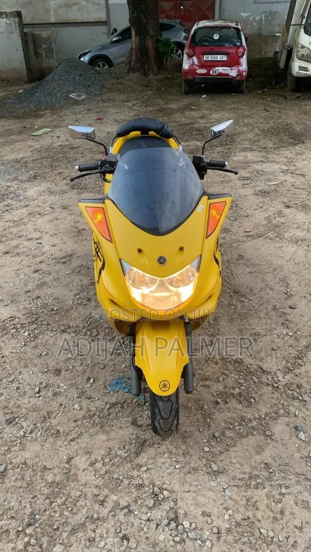 Yamaha Majesty 2024 Yellow · Photo 1