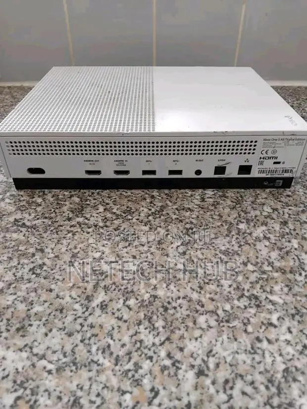 Xbox One S No Game and Pad · Photo 1
