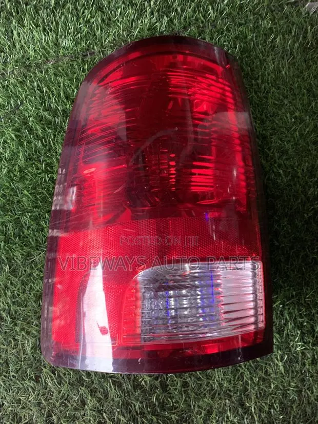Dodge Ram 2009-2018 Taillight Left Original · Photo 1