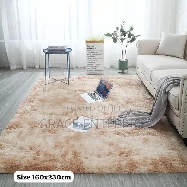 Luxury Fluffy Ligth Weight Carpet in Different Colors · Photo 1