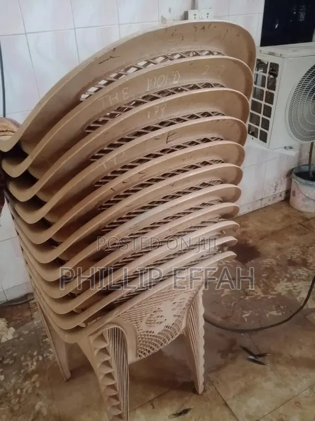 Plastic Chairs · Photo 1