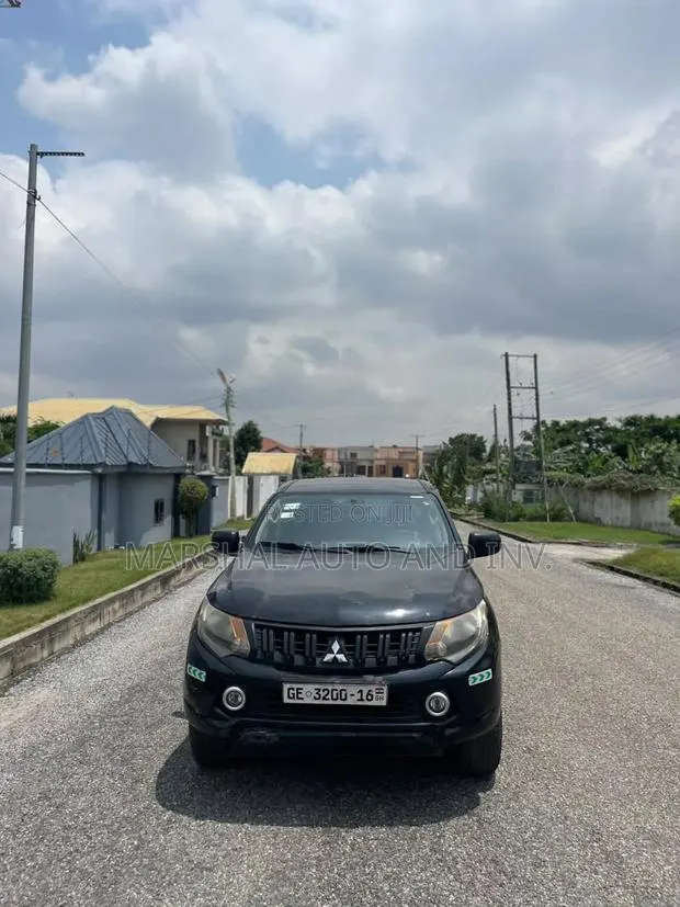 Mitsubishi L200 Double Cab 2.2 4WD 2016 Black · Photo 1