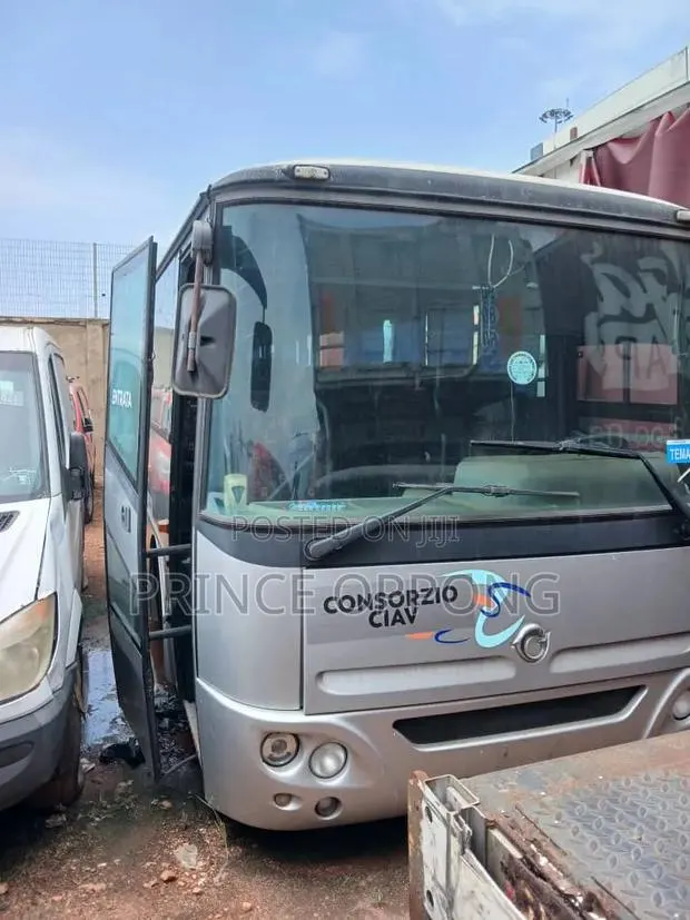 Bus 2015 Silver · Photo 1