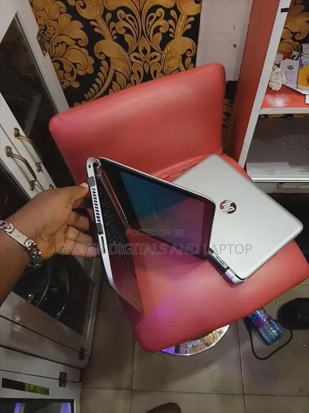 New Laptop HP 15-F272wm 4GB Intel Core I3 HDD 350GB · Photo 1