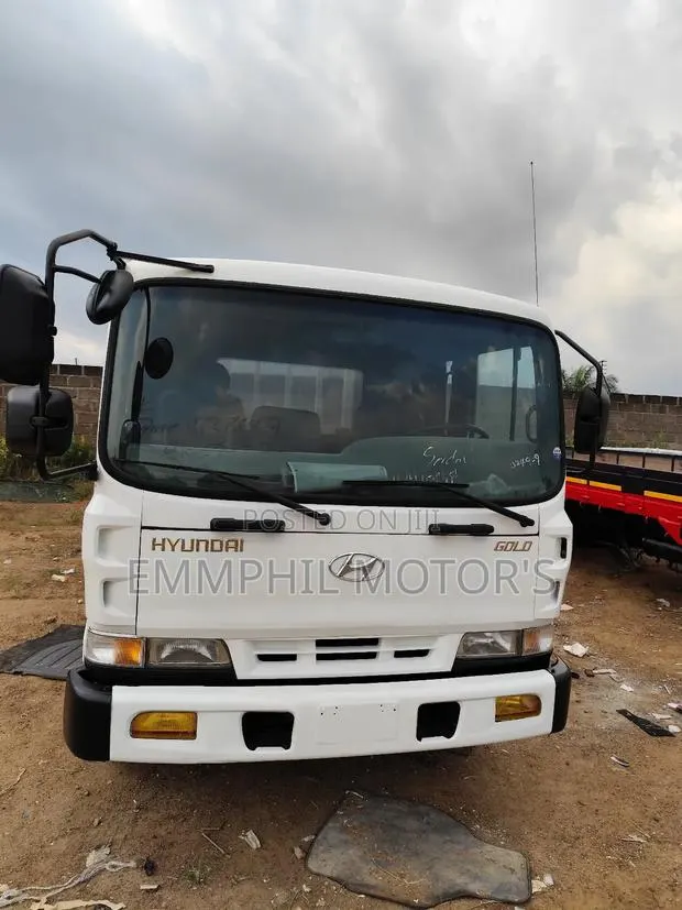 Hyundai 5ton Gold. No Fault. New Arrivals. Call Today. · Photo 1