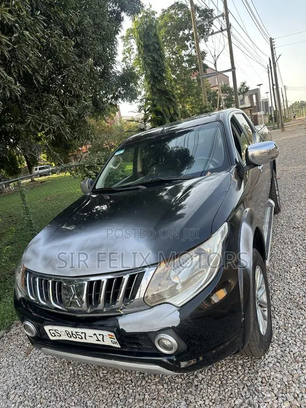 Mitsubishi L200 Double Cab 2.4 154hp 4WD 2017 Black · Photo 1