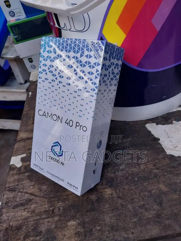 New Tecno Camon 40 Pro 5G 256 GB Silver · Photo 1