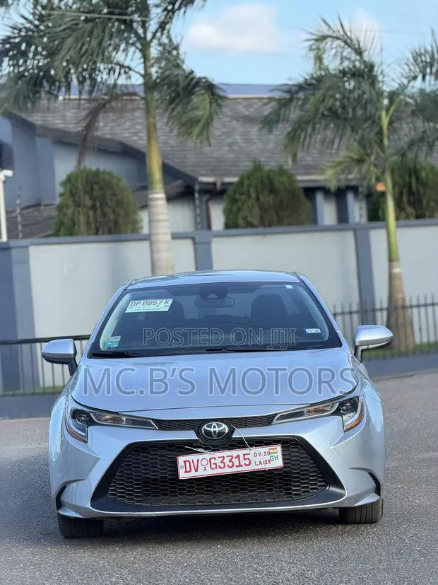 Toyota Corolla 2022 Silver · Photo 1