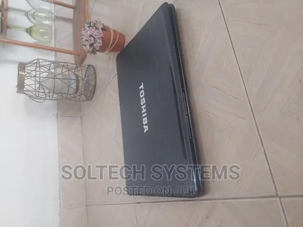 Laptop Toshiba Satellite P755 8GB Intel Core i7 HDD 500GB · Photo 1
