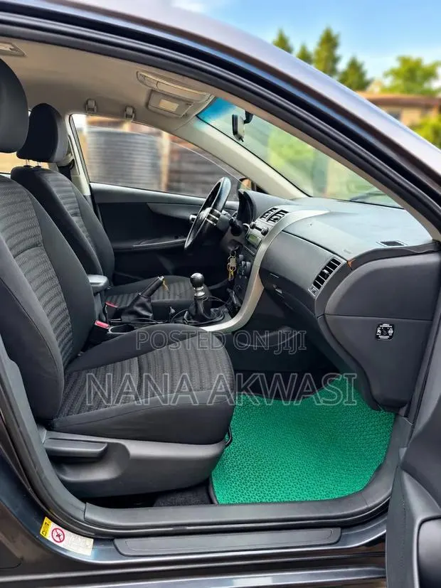 Toyota Corolla L 4dr Sedan (1.8L 4cyl 4A) 2015 Gray · Photo 1