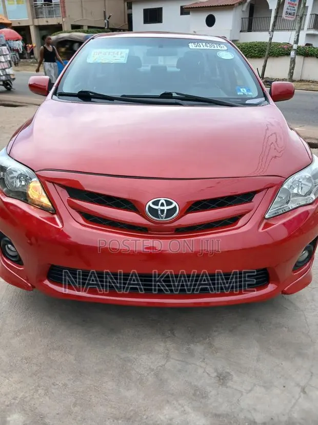 Toyota Corolla 2013 Red · Photo 1