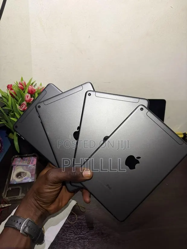 Apple iPad mini 5 (2019) 64 GB Gray · Photo 1
