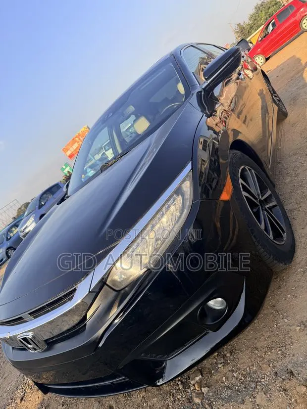 Honda Civic Touring Sedan 2018 Black · Photo 1