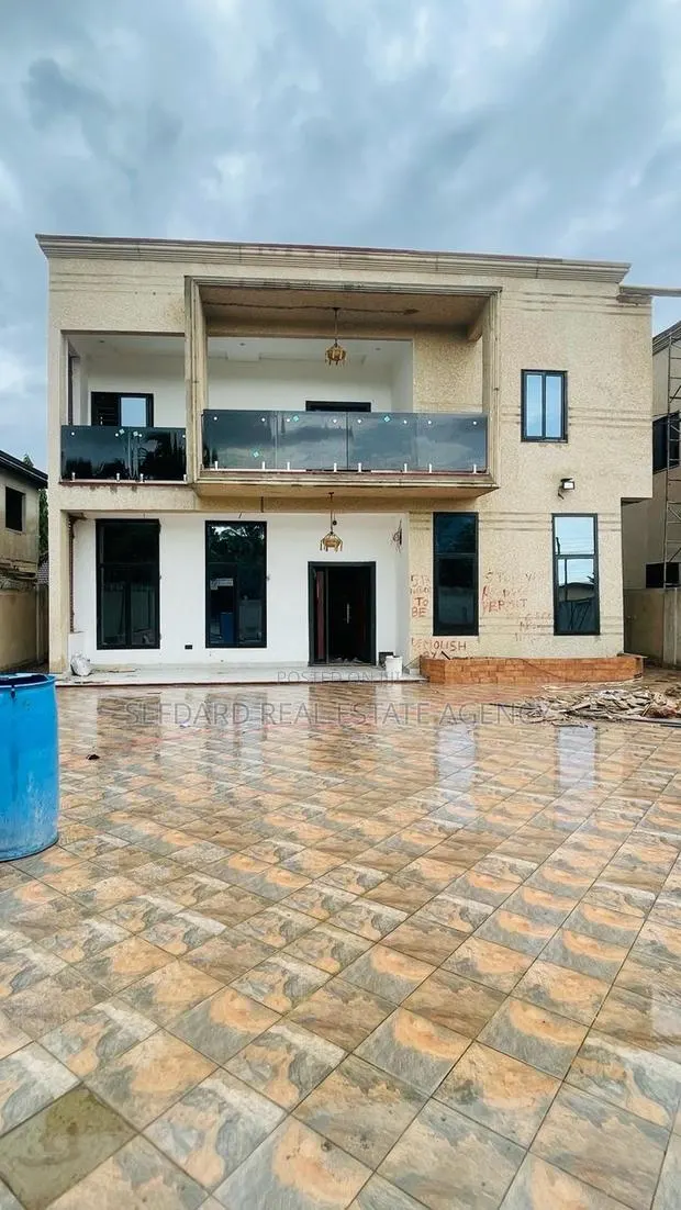 5bdrm House in Sefdard Properties, Ashomang Estate for sale · Photo 1