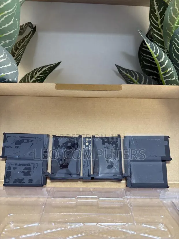MacBook Pro 14inches A2977 Battery · Photo 1