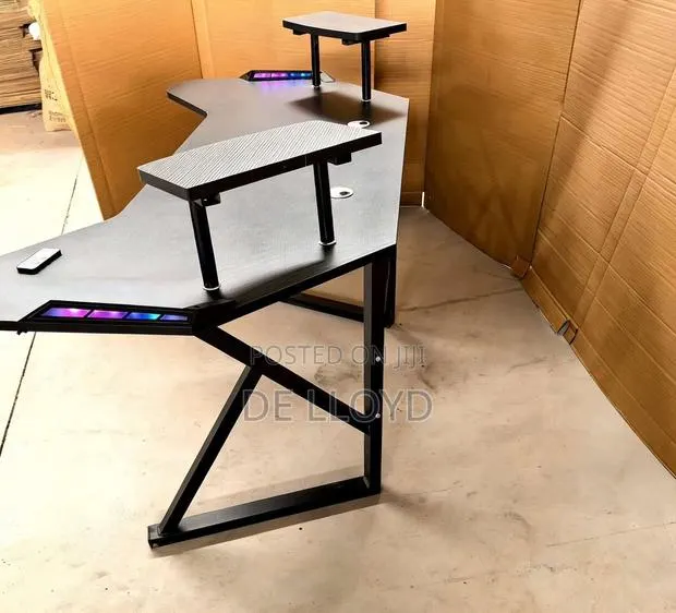 1.6 M Non Lifting Table With RGB · Photo 1
