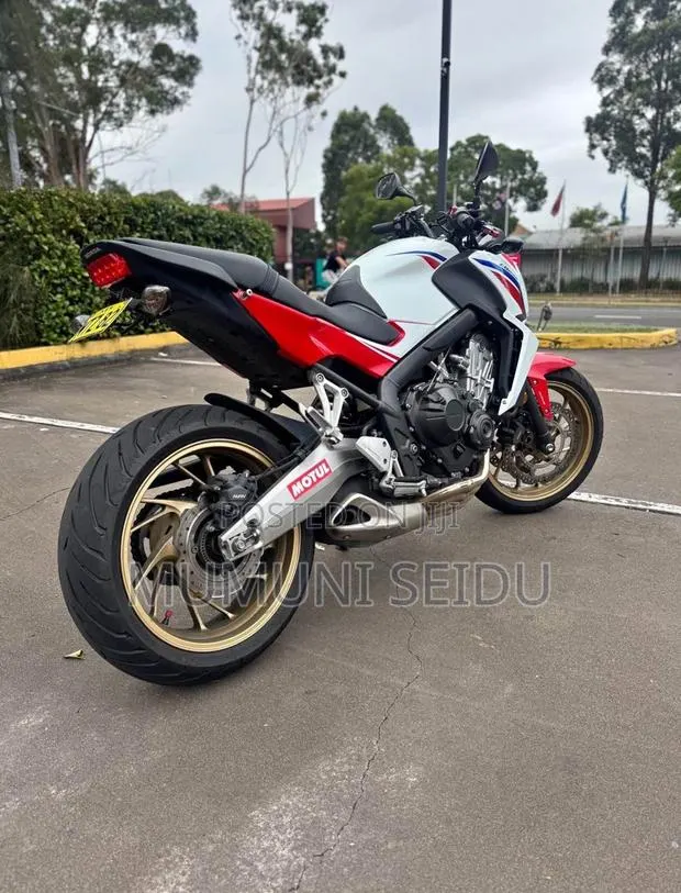 Honda CB 2017 White · Photo 1