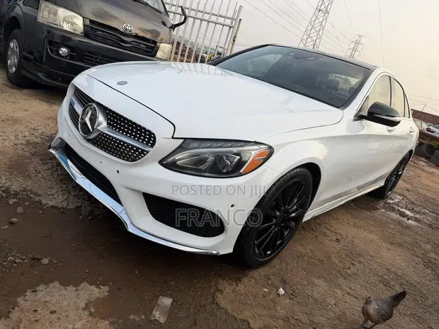 Mercedes-Benz C300 Sport 4Matic Sedan AWD (2.0L 4cyl 7A) 2017 White · Photo 1
