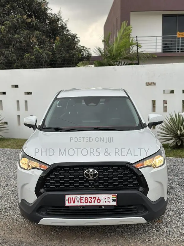 New Toyota Corolla Cross XLE AWD 2023 White · Photo 1