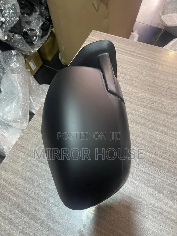 Nissan Navara 2017-2025 Side Mirror With No Light · Photo 1