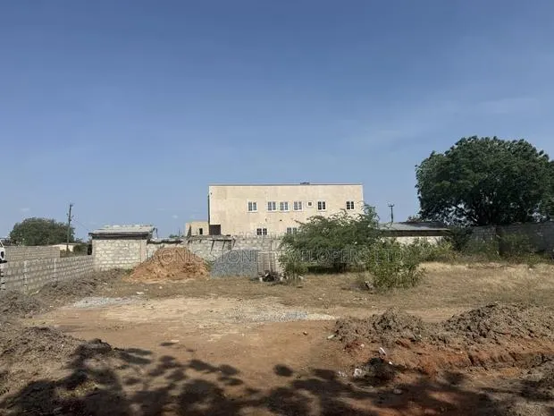 1 Plot of Land for Sale at Borteyman Near Main Road · Photo 1