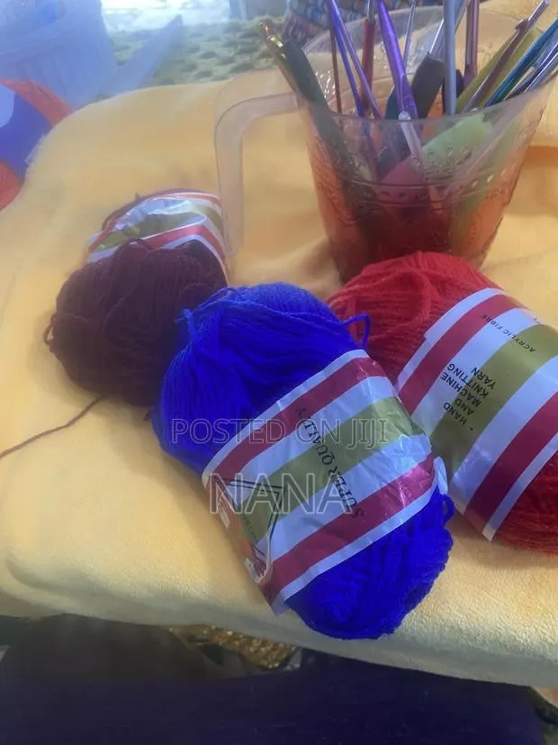 Acrylic Yarns for Sale · Photo 1