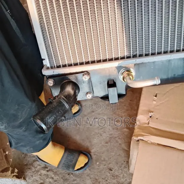 Toyota HiAce Stanbic Type 208 to 2018 Radiator Tank · Photo 1