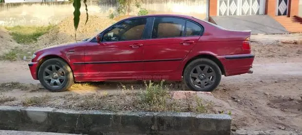 BMW 318i 2002 Burgundy · Photo 1