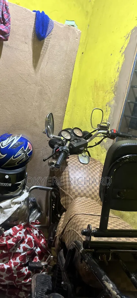 Motorcycle · Photo 1