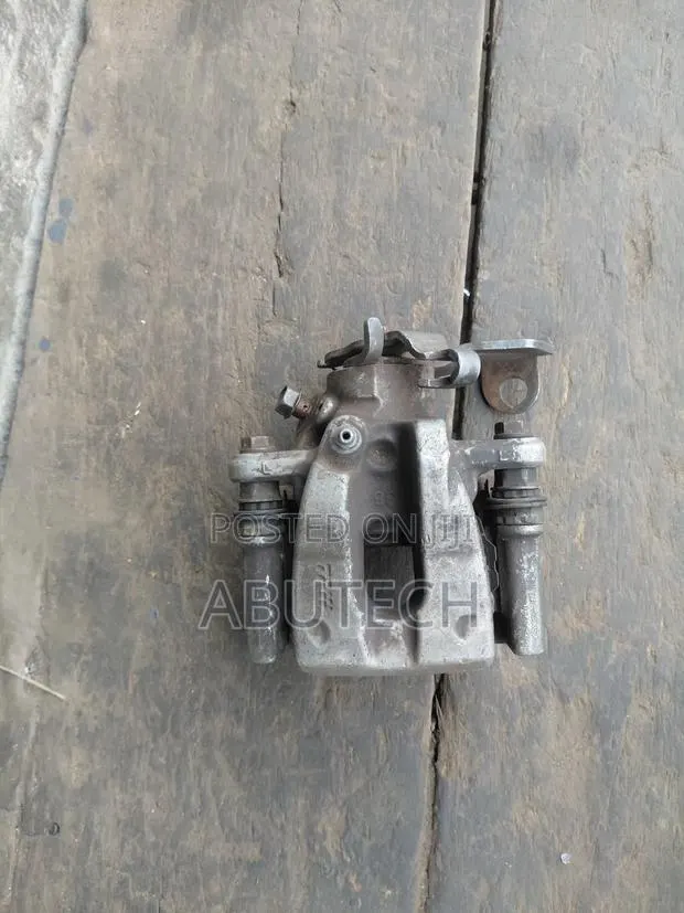 Back Brake Caliper Toyota Yaris 2010, 2012, 2013, 2014, 2015, 2017 · Photo 1