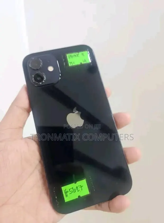 Apple iPhone 12 64 GB Black · Photo 1