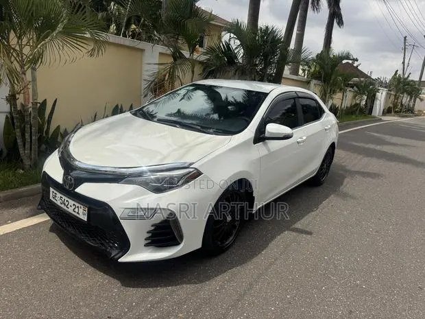 Toyota Corolla S 4dr Sedan (1.8L 4cyl CVT) 2015 White · Photo 1