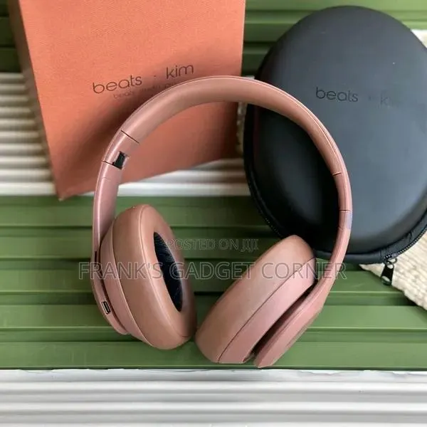 Beats Studio Pro Wireless Headset · Photo 1