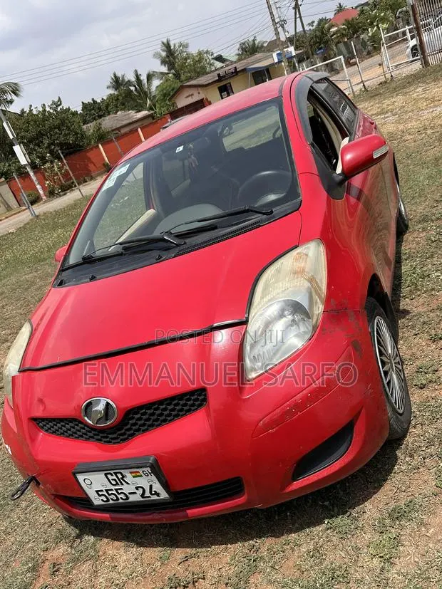 Toyota Vitz 2010 Red · Photo 1