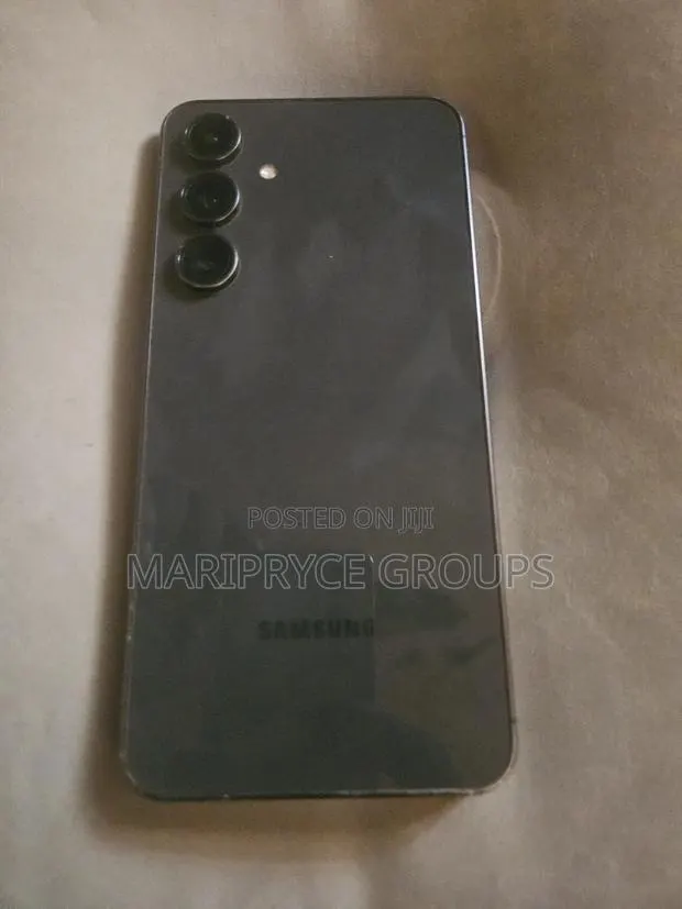 Samsung Galaxy S24 FE 256 GB Gray · Photo 1