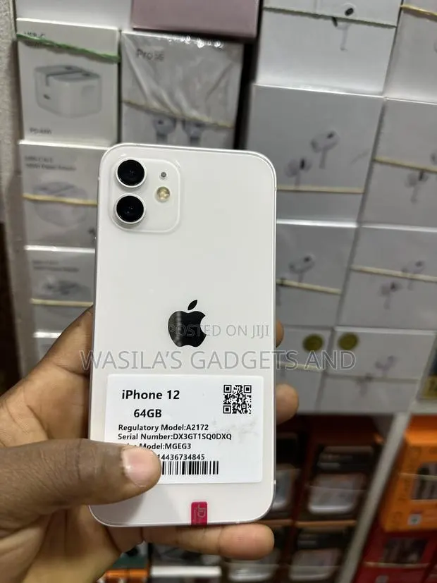 Apple iPhone 12 64 GB White · Photo 1