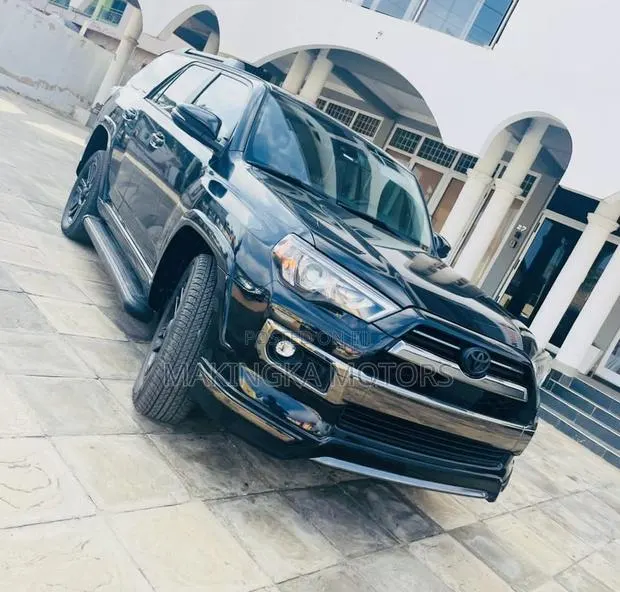 Toyota 4-Runner Limited 2021 Black · Photo 1