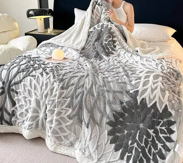 Fashionable Luxury Double-Layer Jacquard 450gsm Blanket 200x230cm · Photo 1