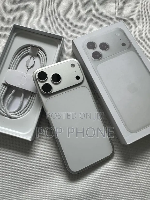 Apple iPhone 16 Pro Max 512 GB Silver · Photo 1