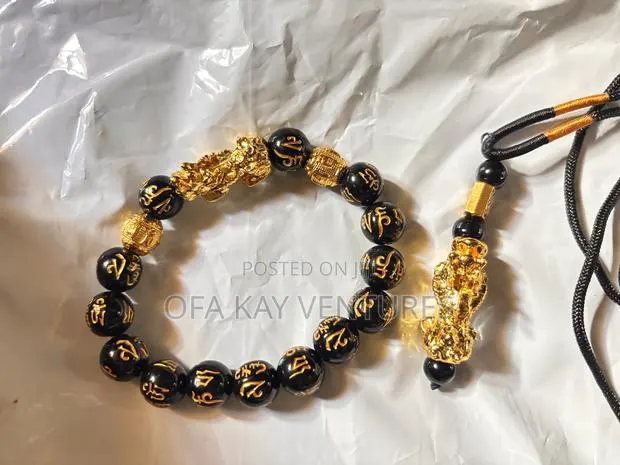 Feng Shui Wealth Bracket With Necklace · Photo 3